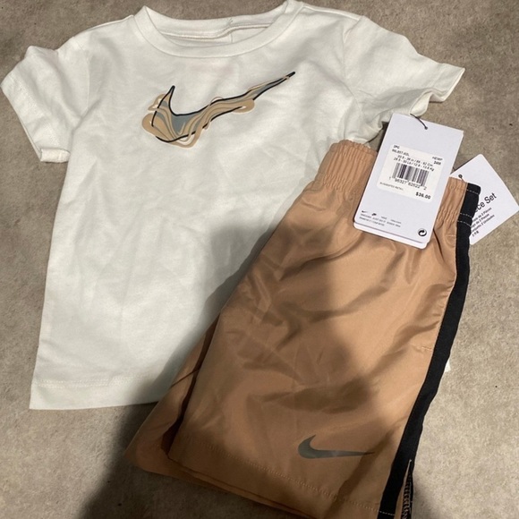 Nike set - Picture 1 of 1
